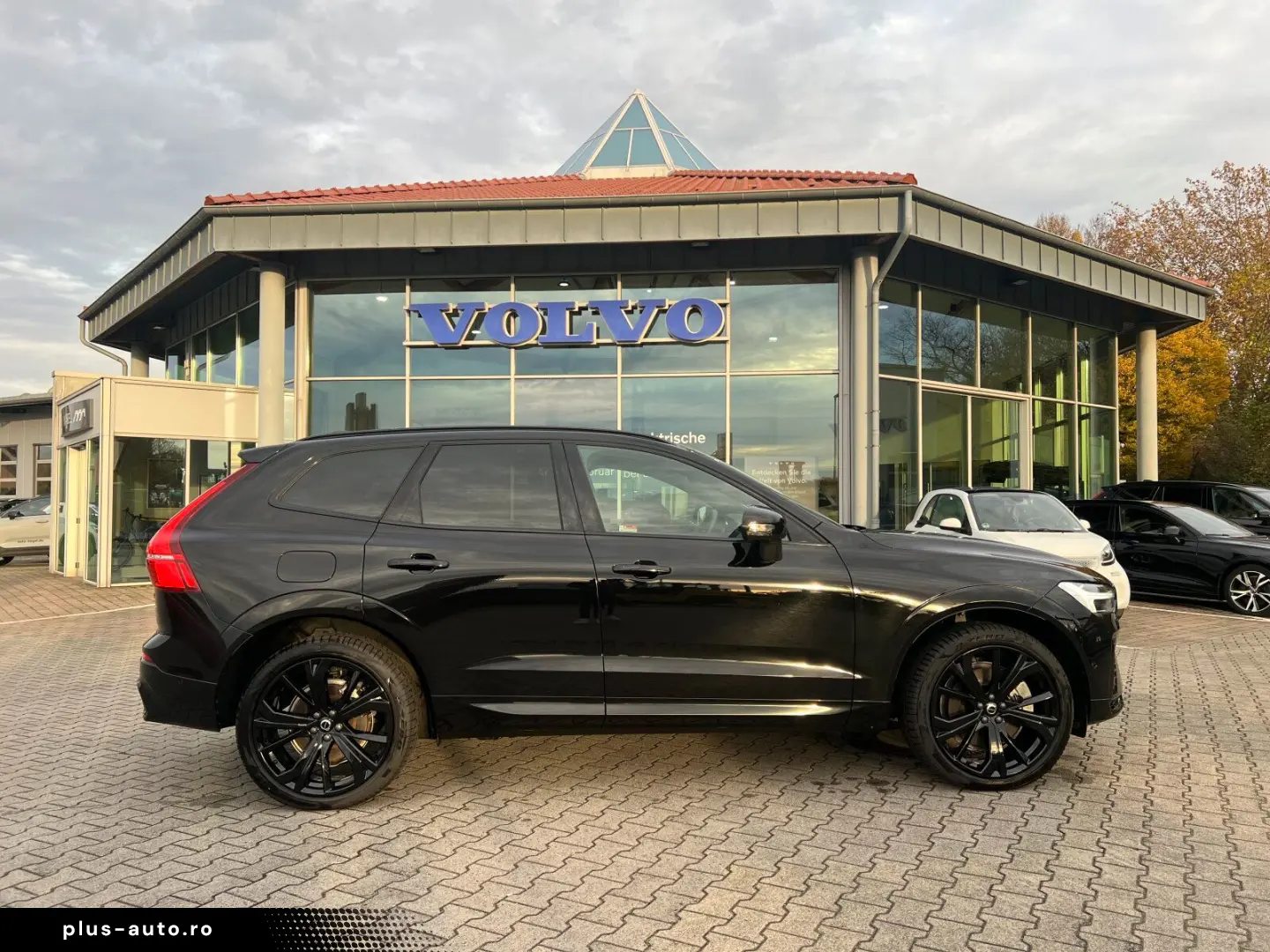 VOLVO XC60 T8 Plus Black Edition  HEAD UP HK LED PANO