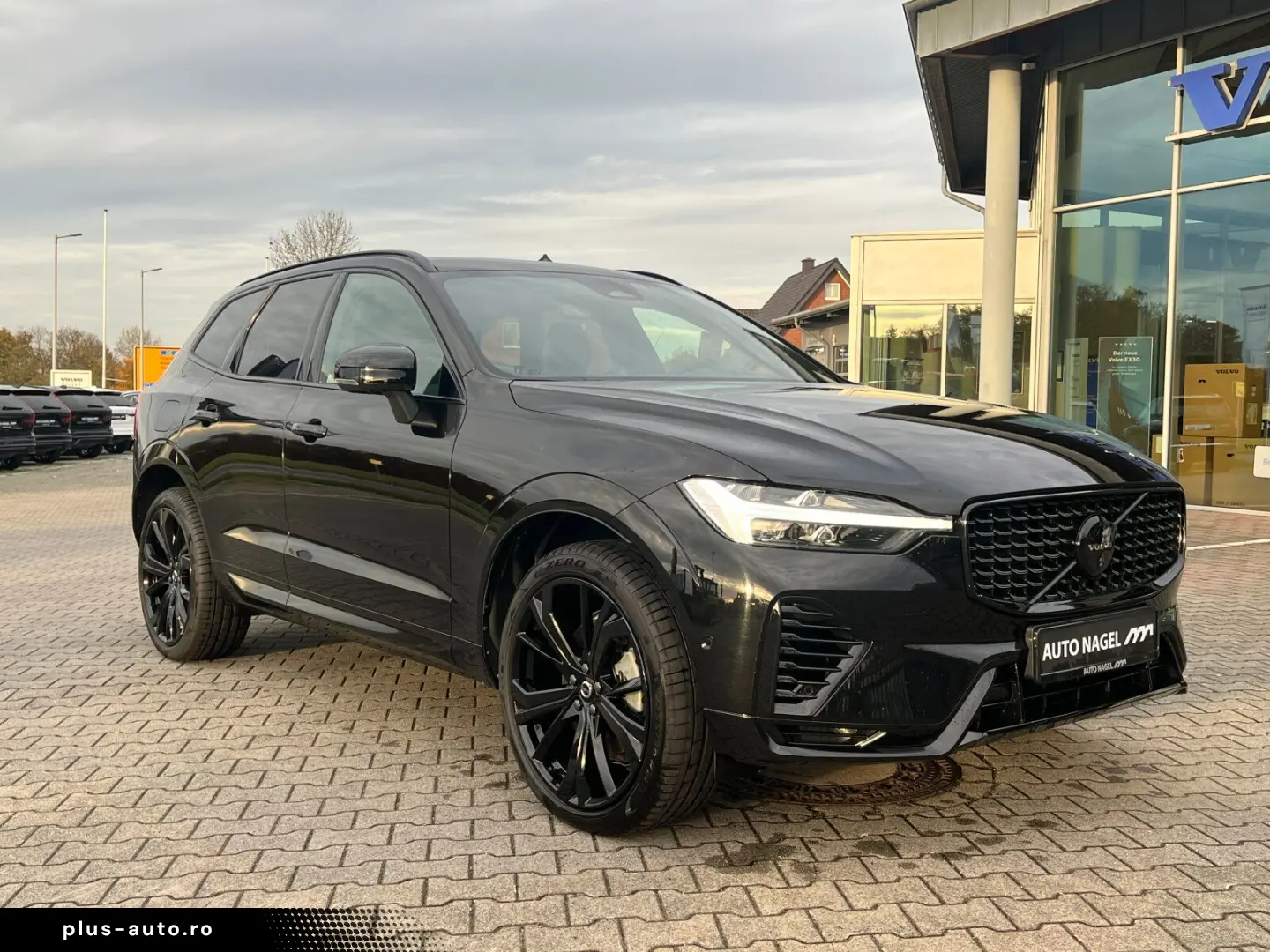VOLVO XC60 T8 Plus Black Edition  HEAD UP HK LED PANO