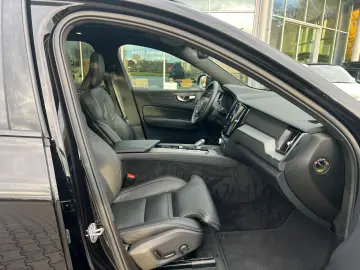 VOLVO XC60 T8 Plus Black Edition  HEAD UP HK LED PANO