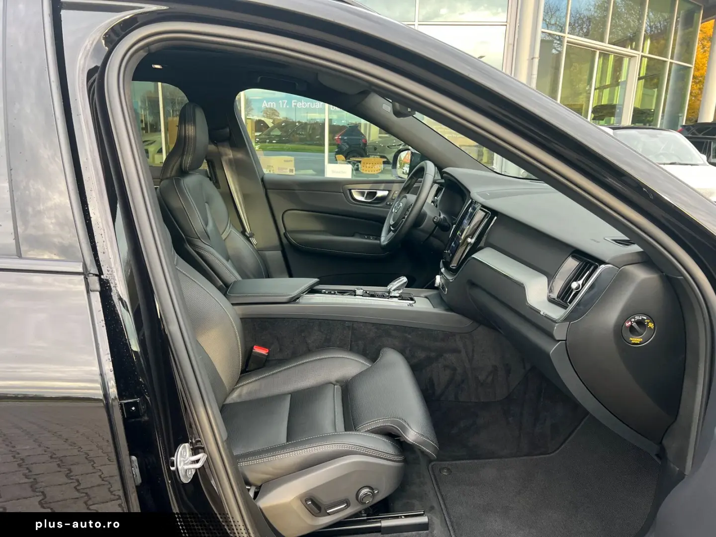 VOLVO XC60 T8 Plus Black Edition  HEAD UP HK LED PANO