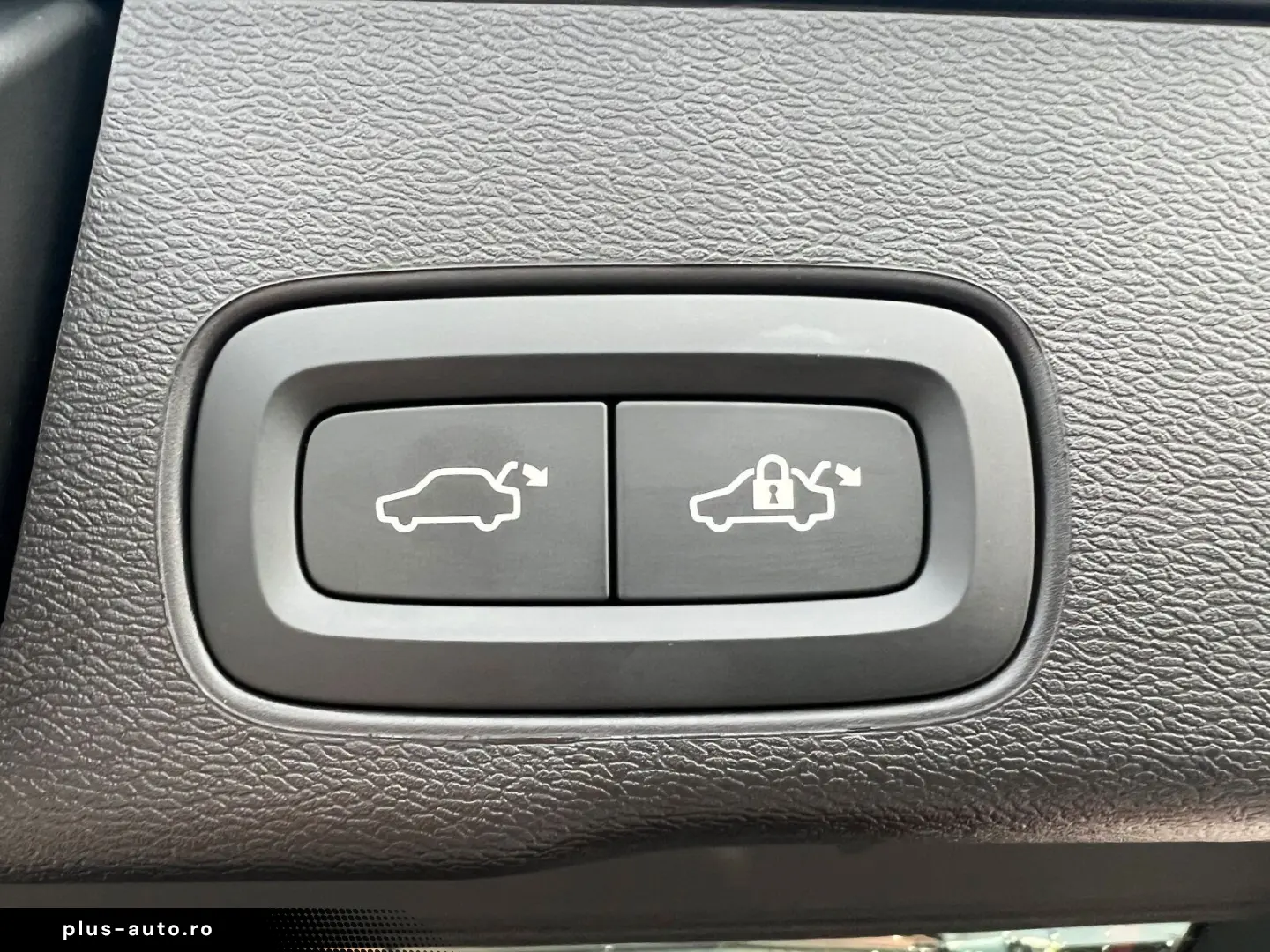 VOLVO XC60 T8 Plus Black Edition  HEAD UP HK LED PANO