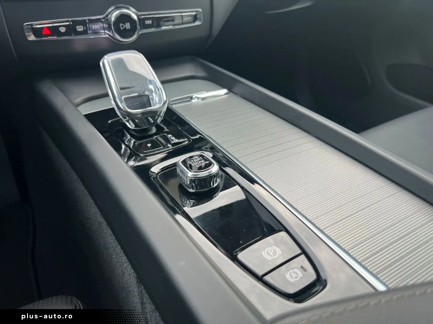 VOLVO XC60 T8 Plus Black Edition  HEAD UP HK LED PANO