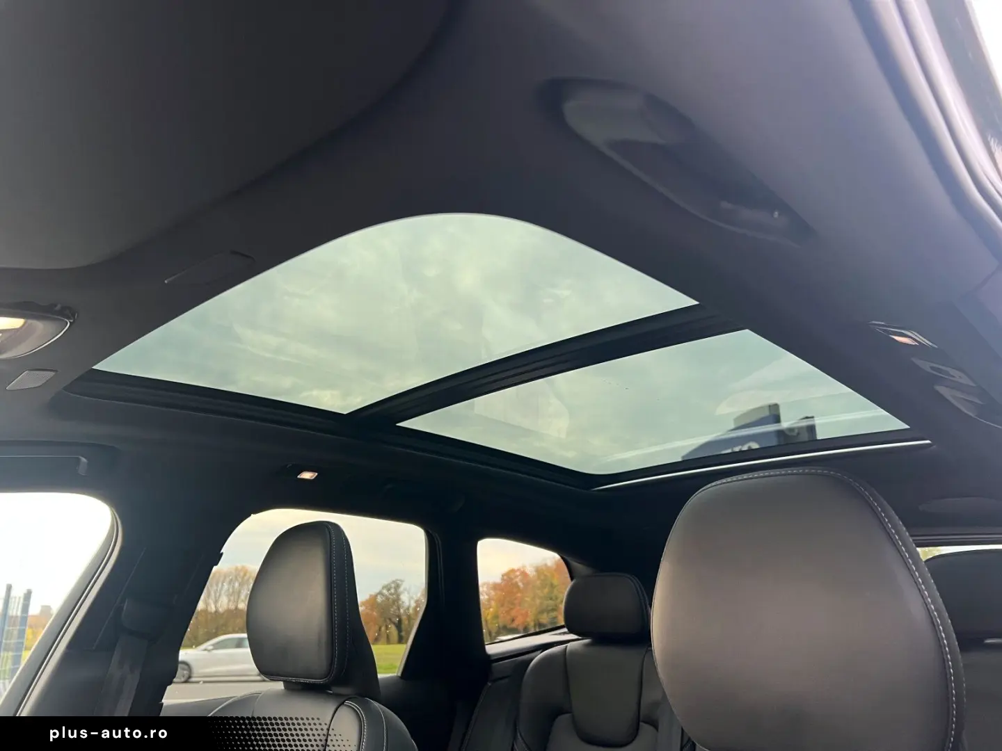 VOLVO XC60 T8 Plus Black Edition  HEAD UP HK LED PANO