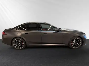 BMW M5 Limousine  frozen deep grey