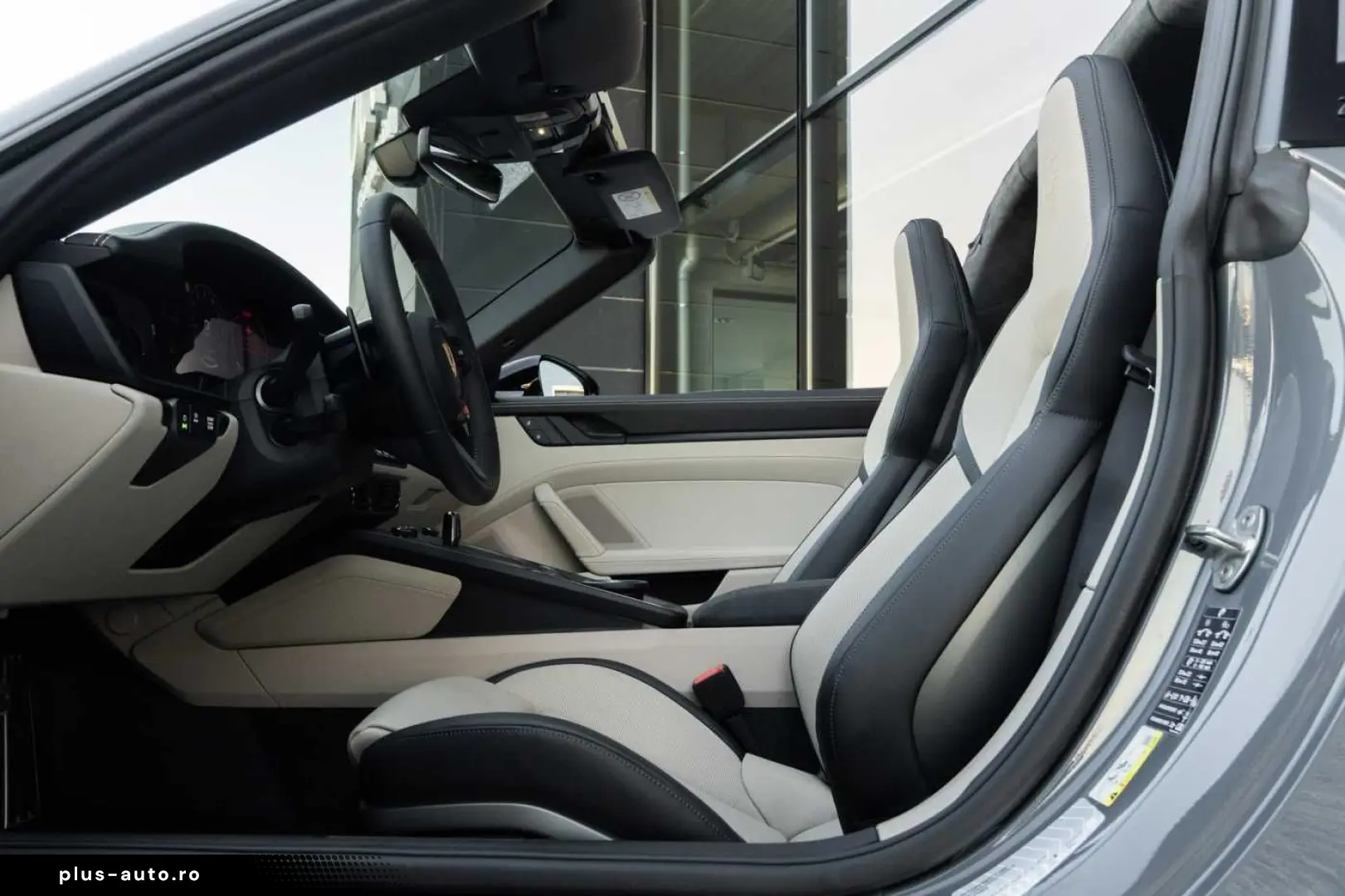 PORSCHE 992 Targa 4 GTS 18Way SportDesign Leather Chalk