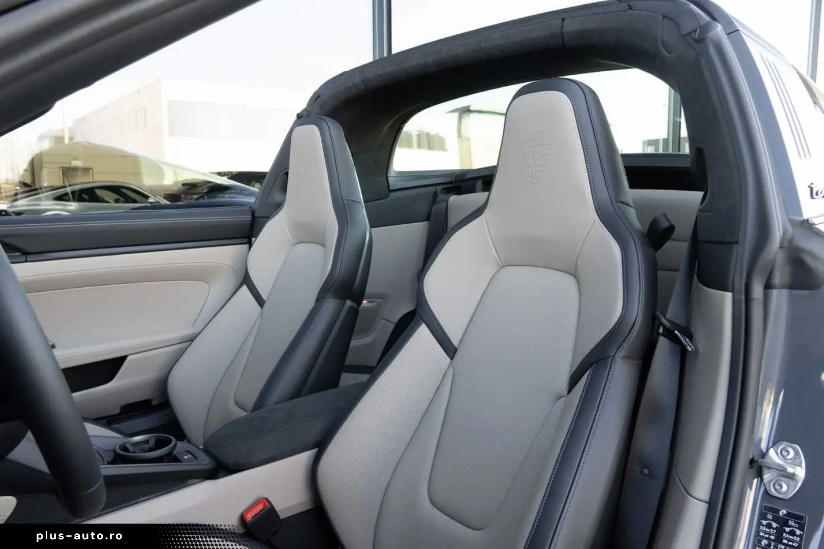 PORSCHE 992 Targa 4 GTS 18Way SportDesign Leather Chalk