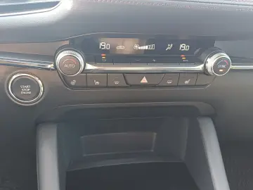MAZDA 3 Sedan 2.0 Mildhybrid 150 CP MT6