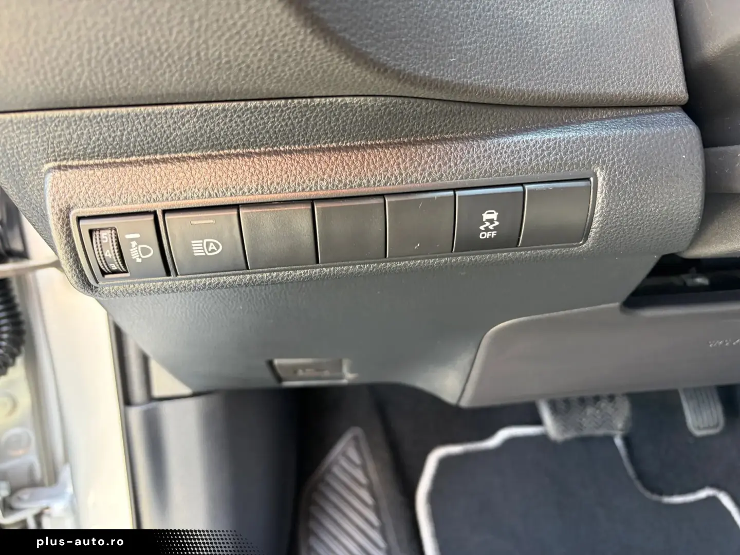 TOYOTA COROLLA TS 1.8 Hybrid Dynamic   Car no.159