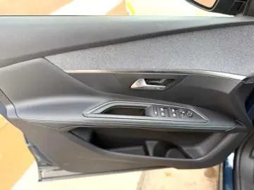 Peugeot 3008 Gen-Ii-2016