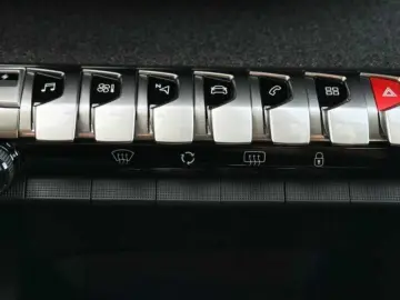 Peugeot 3008 Gen-Ii-2016