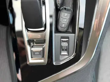 Peugeot 3008 Gen-Ii-2016