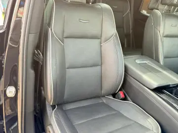 Cadillac Escalade 4WD Sport Fab.-2023 6.2 V8 426 Cp