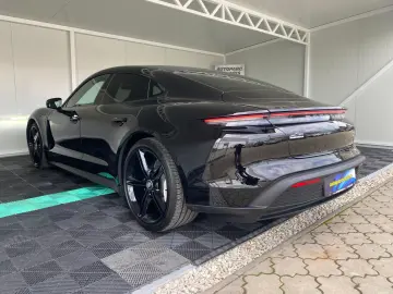 Porsche Taycan 4S