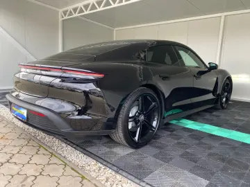 Porsche Taycan 4S