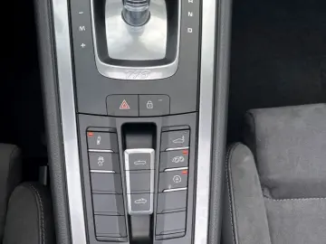 PORSCHE 718 Boxster GTS 4.0 PDK SportDesign BOSE 18Wege