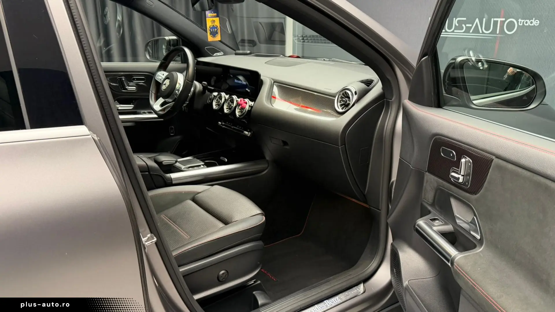 Mercedes Benz GLA 250 4Matic First Edition Pano R20 Burm