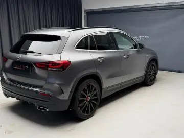 Mercedes Benz GLA 250 4Matic First Edition Pano R20 Burm