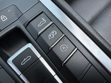 PORSCHE Boxster 718 2.HAND Nav KAM CarPlay PDLS Leder