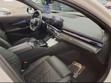 BMW 520d xDr M Sport StHz AHK LivePro Stop Go 360