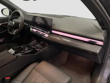 BMW 520d xDrive Limousine M Sport Standheizung LED