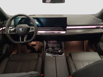 BMW 520d xDrive Limousine M Sport Standheizung LED