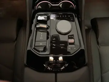 BMW 520d xDrive Limousine M Sport Standheizung LED