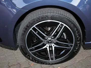 MERCEDES-BENZ V 300 d AV Komp. 3 2t 7Sitzer AMG AHK …