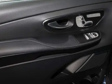 MERCEDES-BENZ V 300 d AV Komp. 3 2t 7Sitzer AMG AHK …