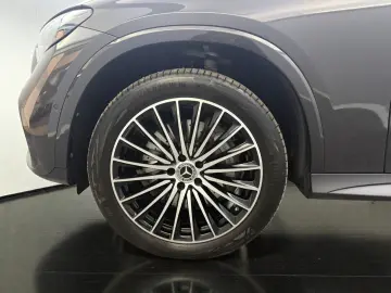 MERCEDES-BENZ GLC 300 de 4M AMG-LINE  PANO ACC AHK LED MBUX