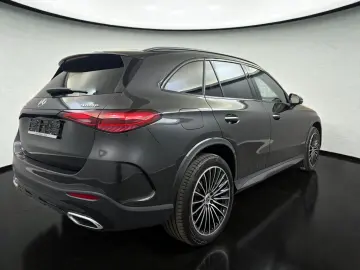 MERCEDES-BENZ GLC 300 de 4M AMG-LINE  PANO ACC AHK LED MBUX