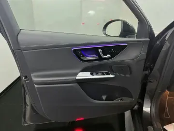 MERCEDES-BENZ GLC 300 de 4M AMG-LINE  PANO ACC AHK LED MBUX