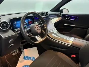 MERCEDES-BENZ GLC 300 de 4M AMG-LINE  PANO ACC AHK LED MBUX