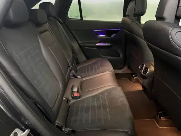 MERCEDES-BENZ GLC 300 de 4M AMG-LINE  PANO ACC AHK LED MBUX