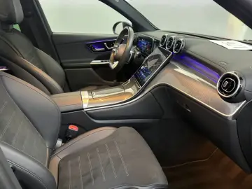 MERCEDES-BENZ GLC 300 de 4M AMG-LINE  PANO ACC AHK LED MBUX