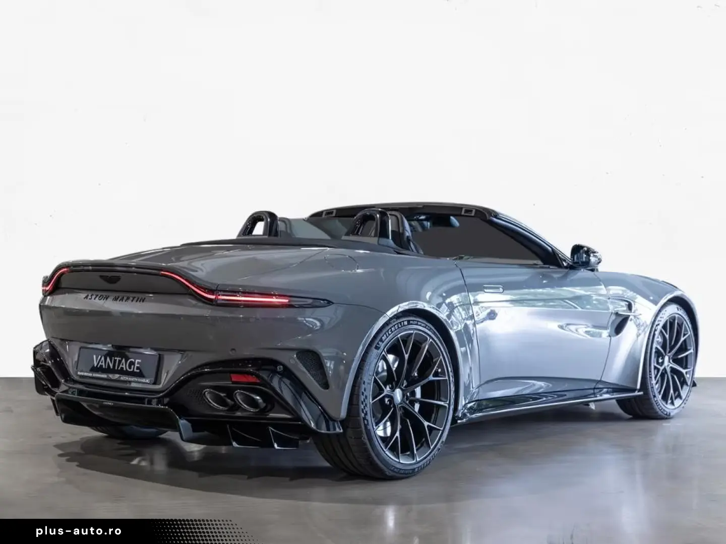 Aston Martin V8 Vantage Roadster China Grey