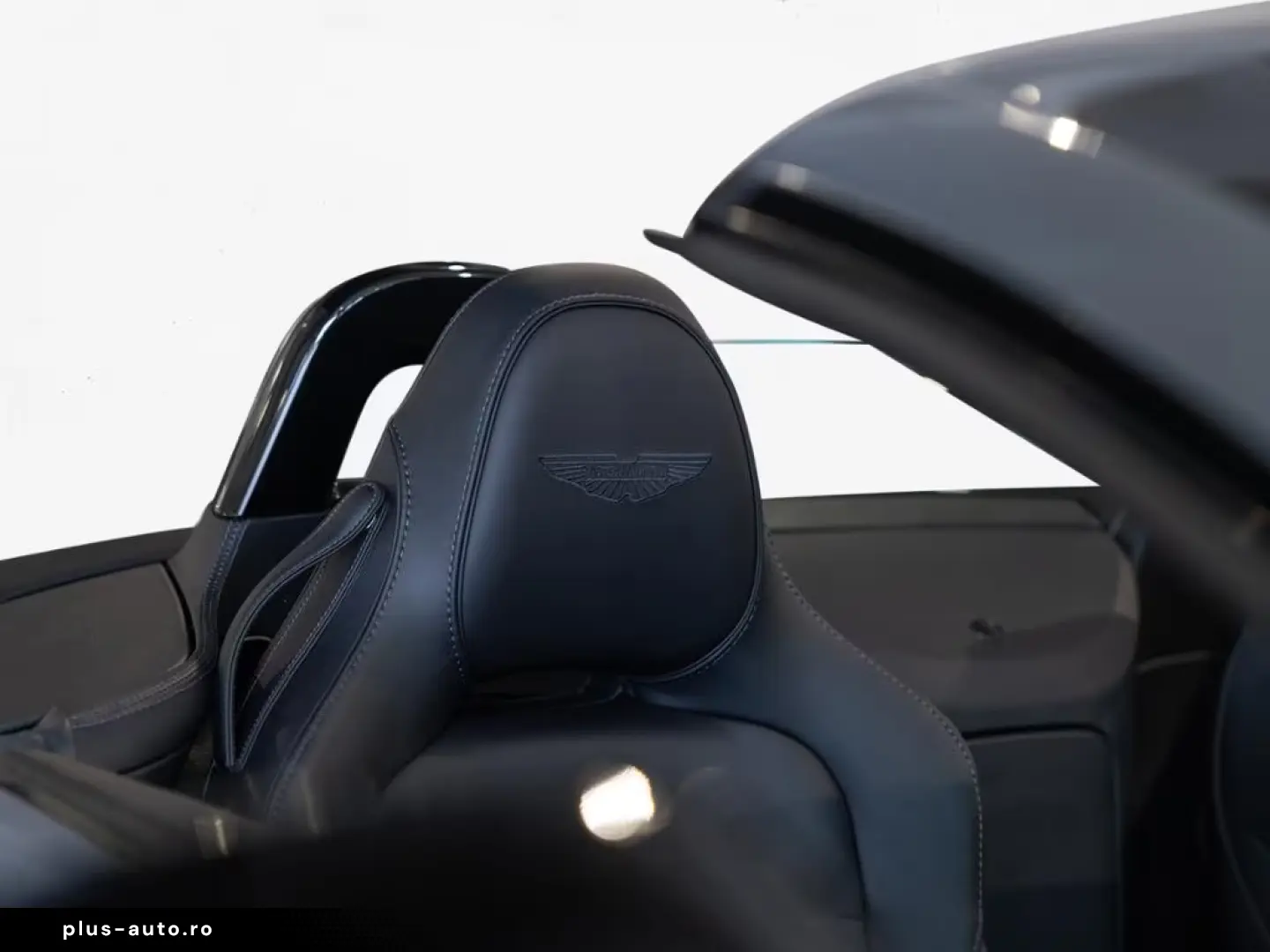 Aston Martin V8 Vantage Roadster China Grey