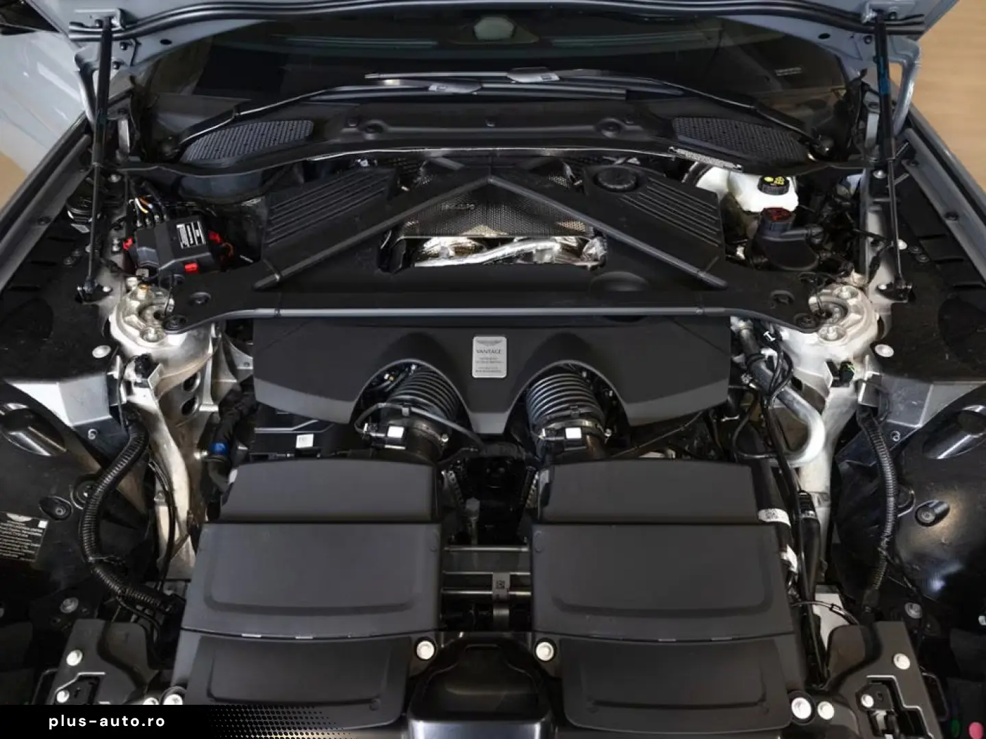 Aston Martin V8 Vantage Roadster China Grey