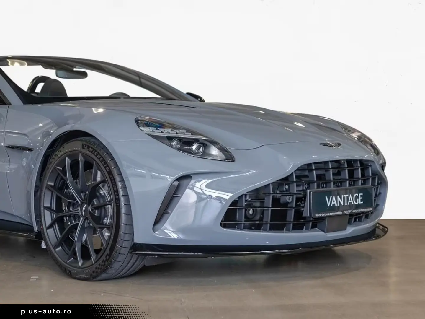 Aston Martin V8 Vantage Roadster China Grey