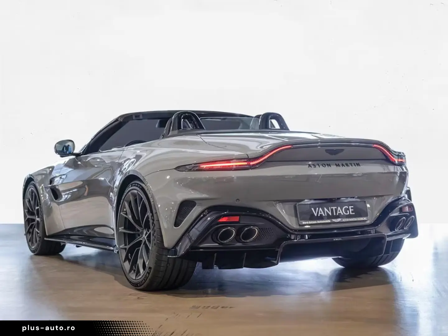 Aston Martin V8 Vantage Roadster China Grey