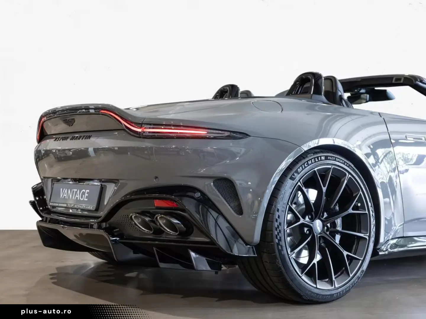 Aston Martin V8 Vantage Roadster China Grey