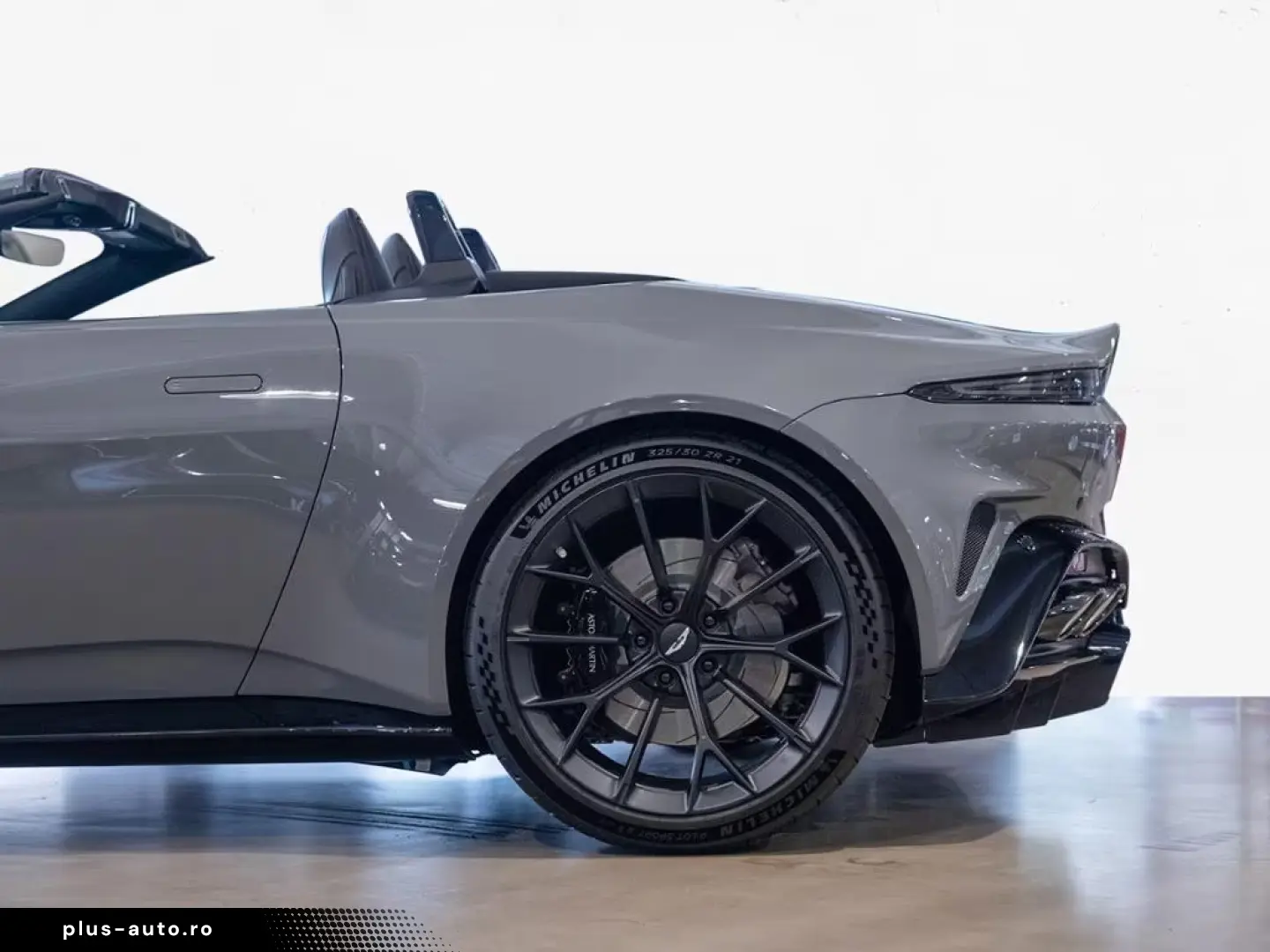 Aston Martin V8 Vantage Roadster China Grey