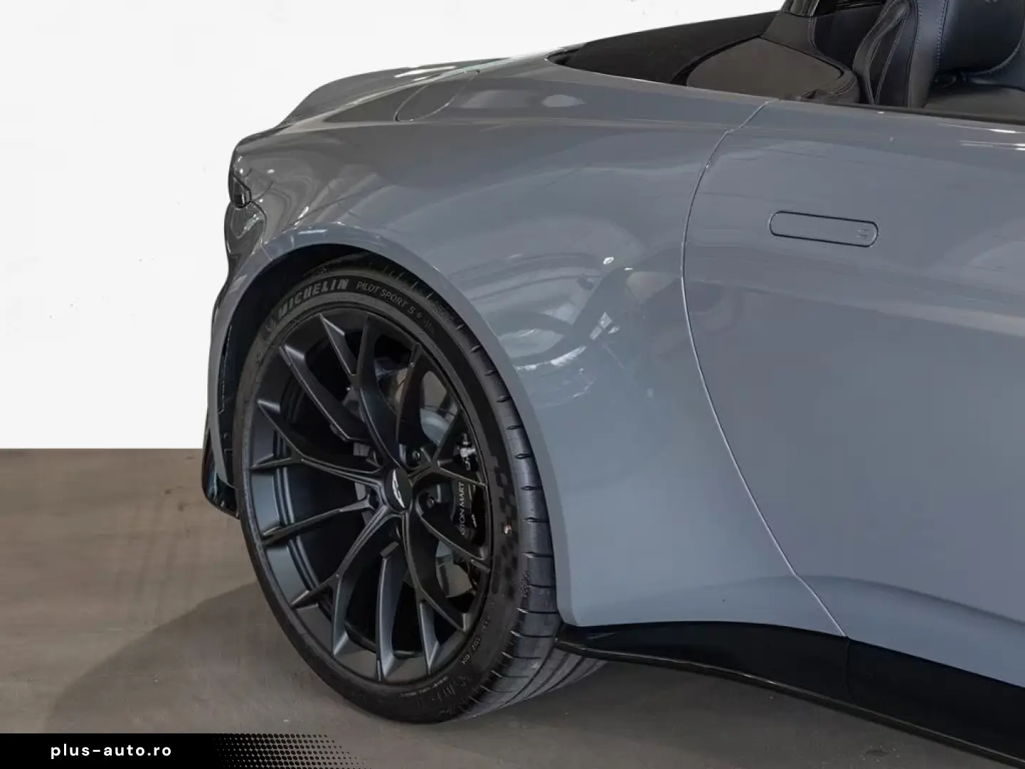 Aston Martin V8 Vantage Roadster China Grey