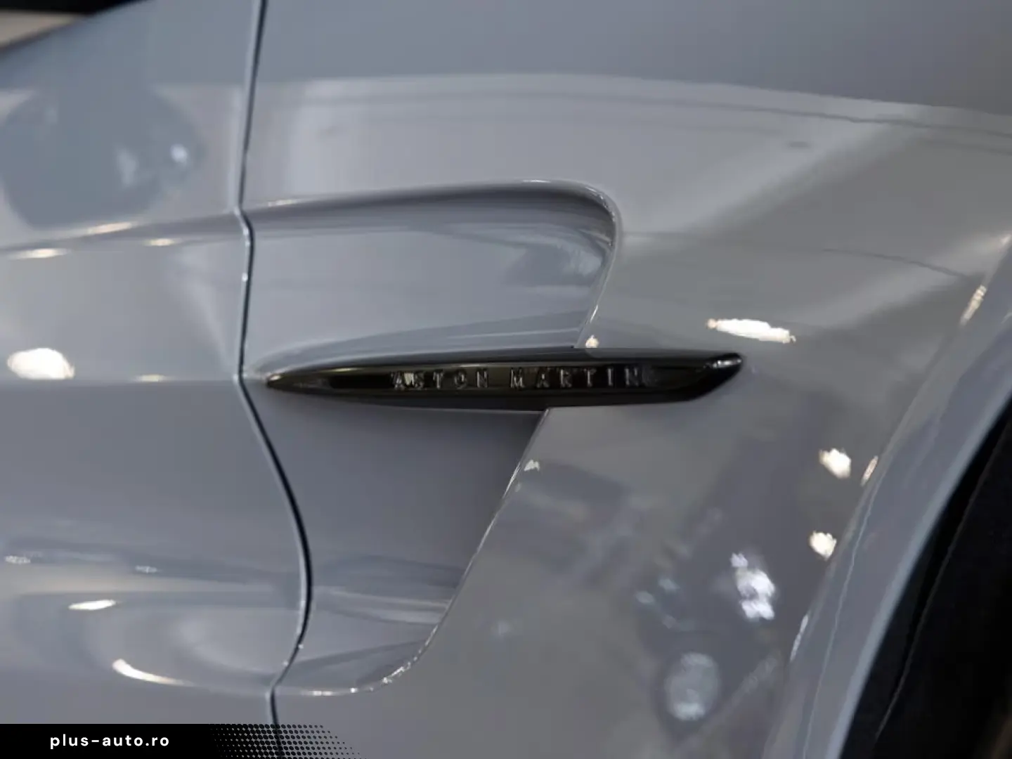 Aston Martin V8 Vantage Roadster China Grey