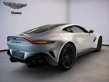 Aston Martin Vantage Coupé   Lightning Silver   Int. Carbon