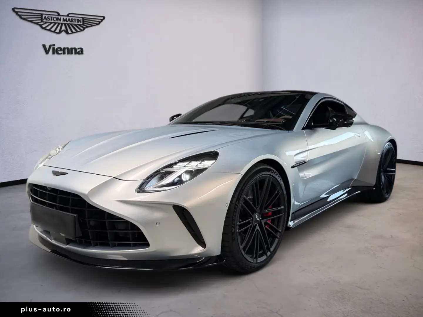 Aston Martin Vantage Coupé   Lightning Silver   Int. Carbon