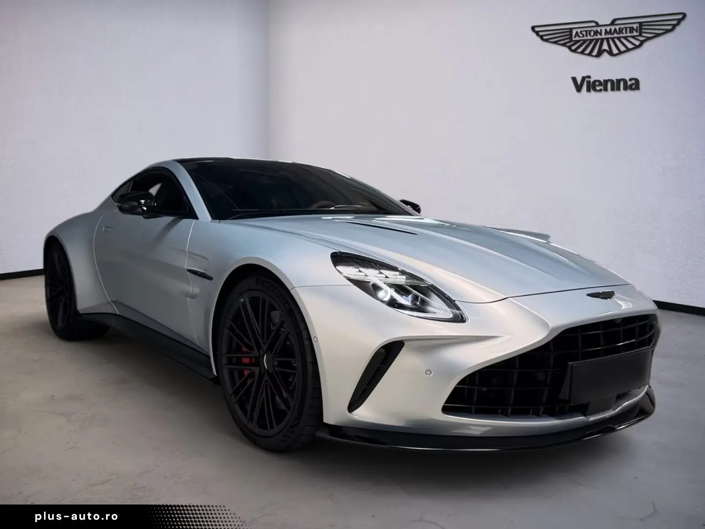 Aston Martin Vantage Coupé   Lightning Silver   Int. Carbon