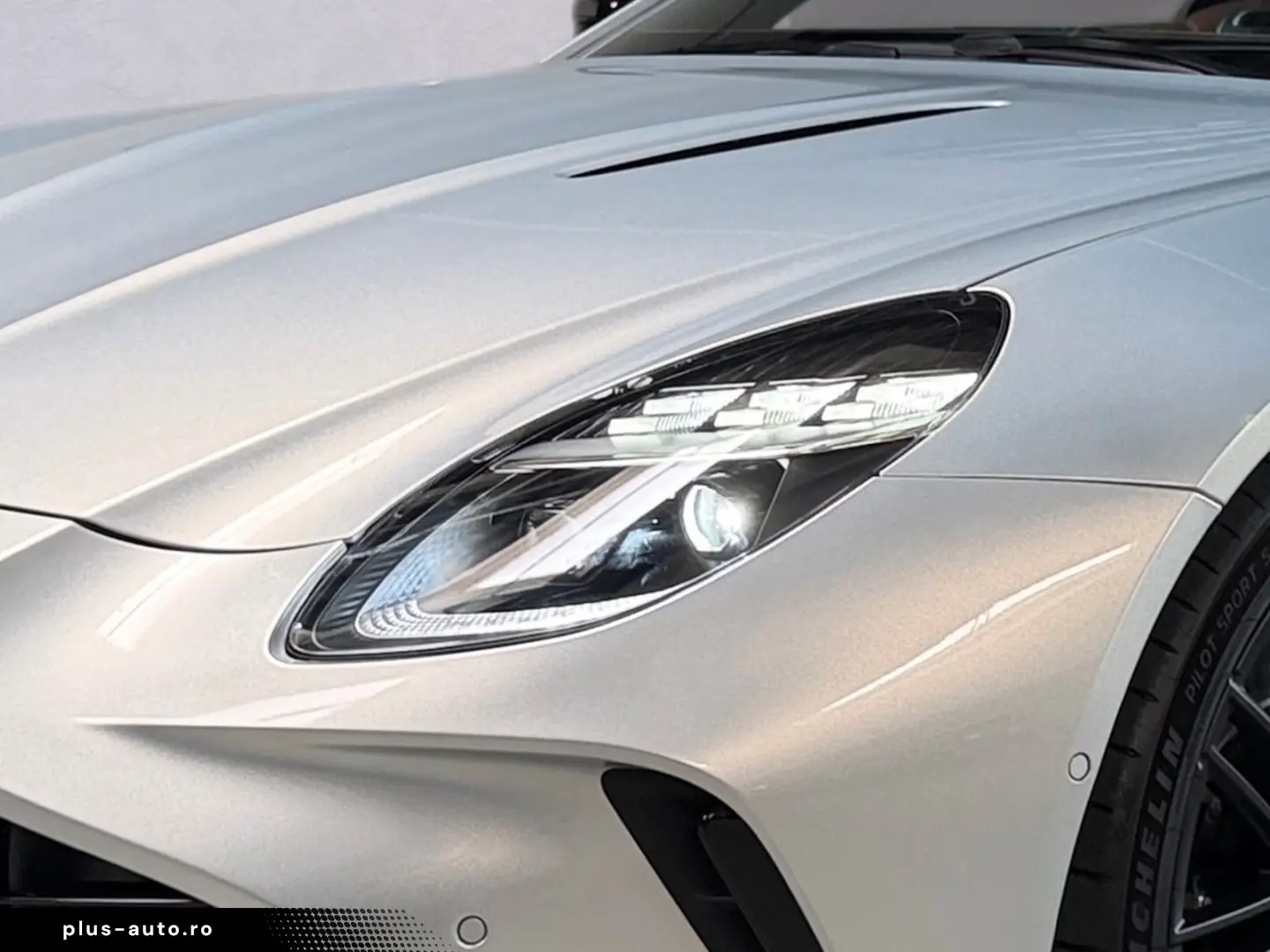 Aston Martin Vantage Coupé   Lightning Silver   Int. Carbon
