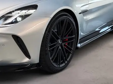 Aston Martin Vantage Coupé   Lightning Silver   Int. Carbon