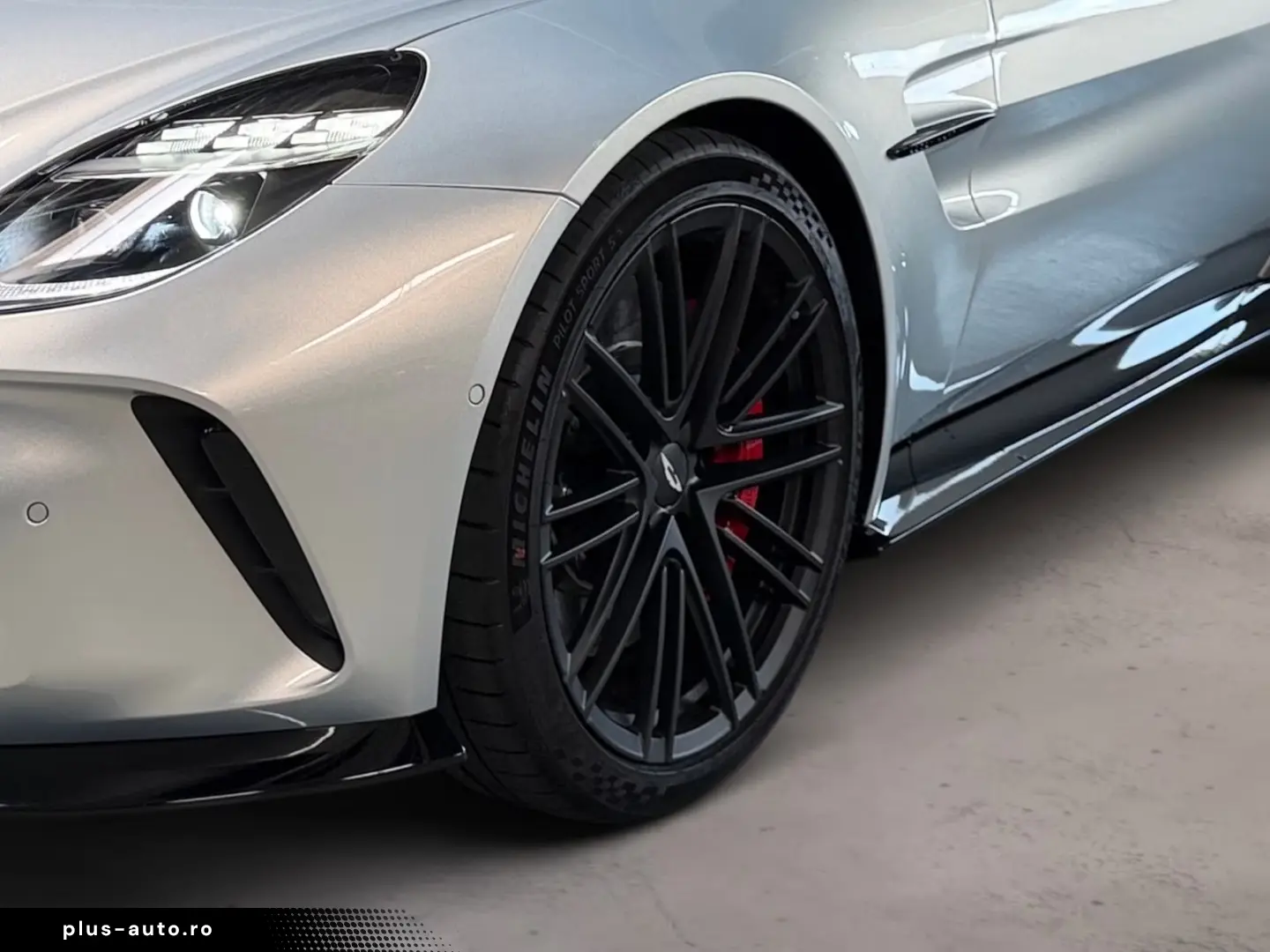 Aston Martin Vantage Coupé   Lightning Silver   Int. Carbon