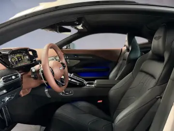 Aston Martin Vantage Coupé   Lightning Silver   Int. Carbon